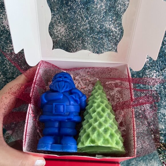 Santa & Christmas Tree Candle Set | Handmade Soy Wax Candles 4"x2" - Picture 7 of 8
